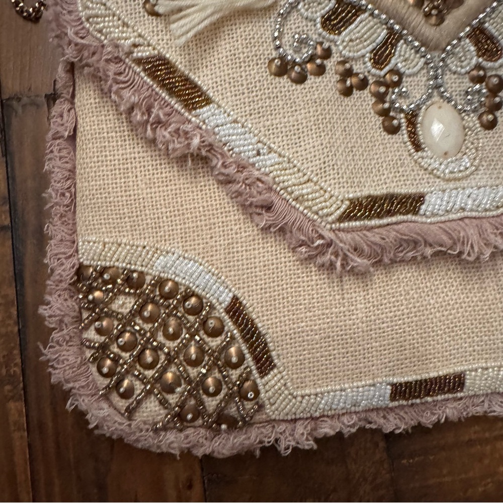 LULU’S Catch My‎ Eye Beaded Clutch - Picture 3 of 7